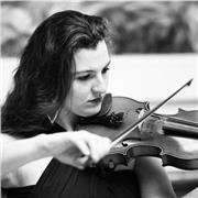 Diplômée d’une licence de musicologie, je donne des cours de violon à domicile pour tout les niveaux, du débutant au niveau CEM